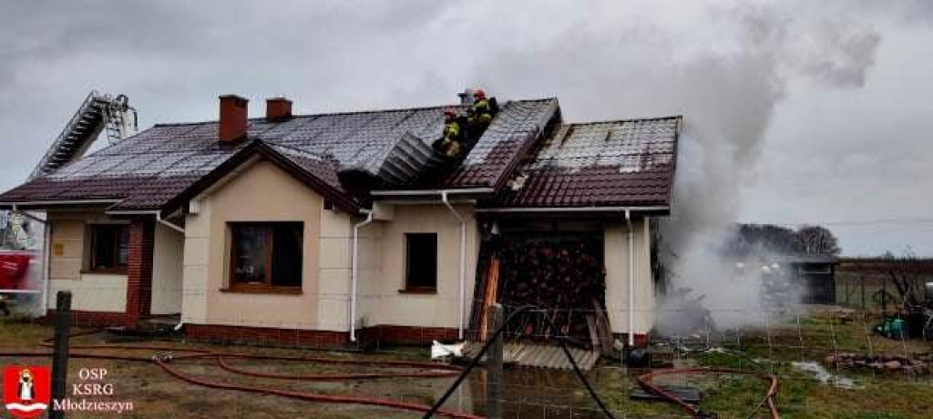 Pożar domu w Janowie, jedna osoba poszkodowana