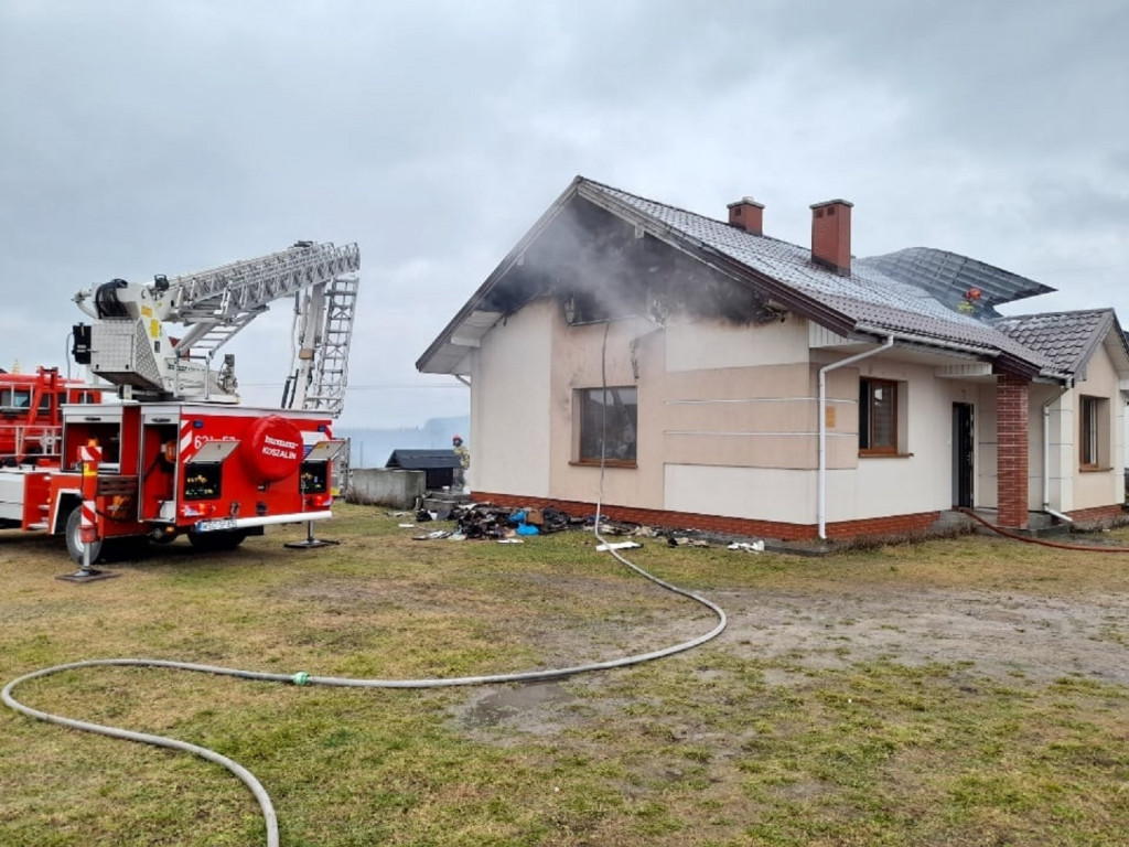 Pożar domu w Janowie, jedna osoba poszkodowana