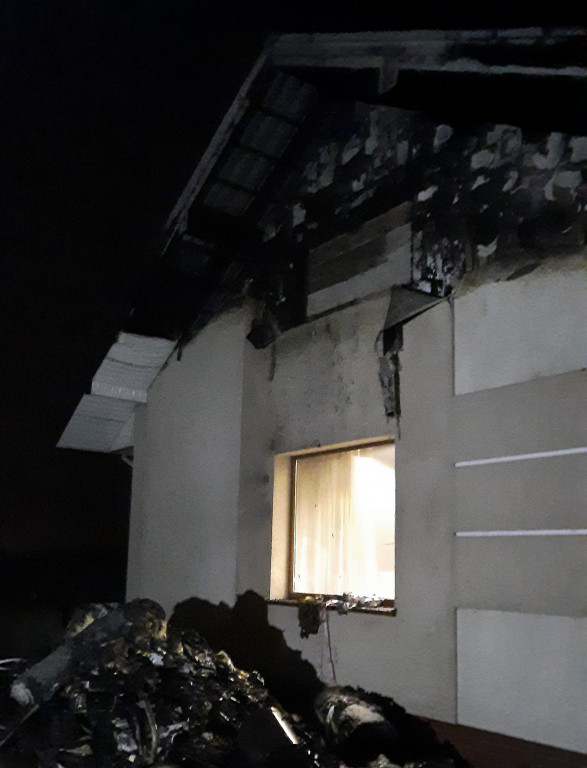 Pożar domu w Janowie, jedna osoba poszkodowana