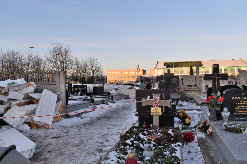 Cmentarz Trojanów dzień po nawałnicy