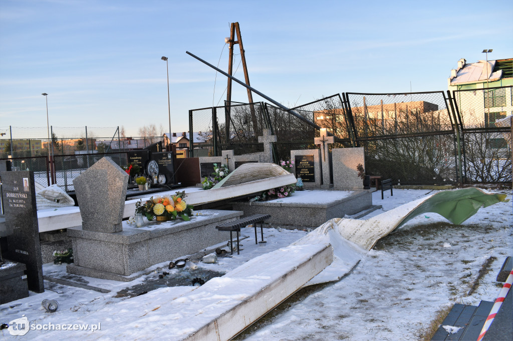 Cmentarz Trojanów dzień po nawałnicy