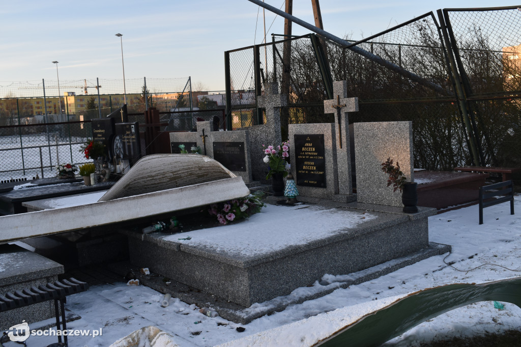 Cmentarz Trojanów dzień po nawałnicy
