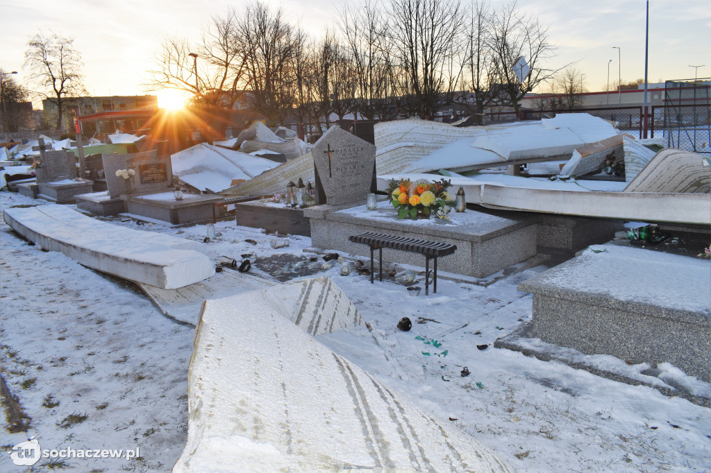 Cmentarz Trojanów dzień po nawałnicy
