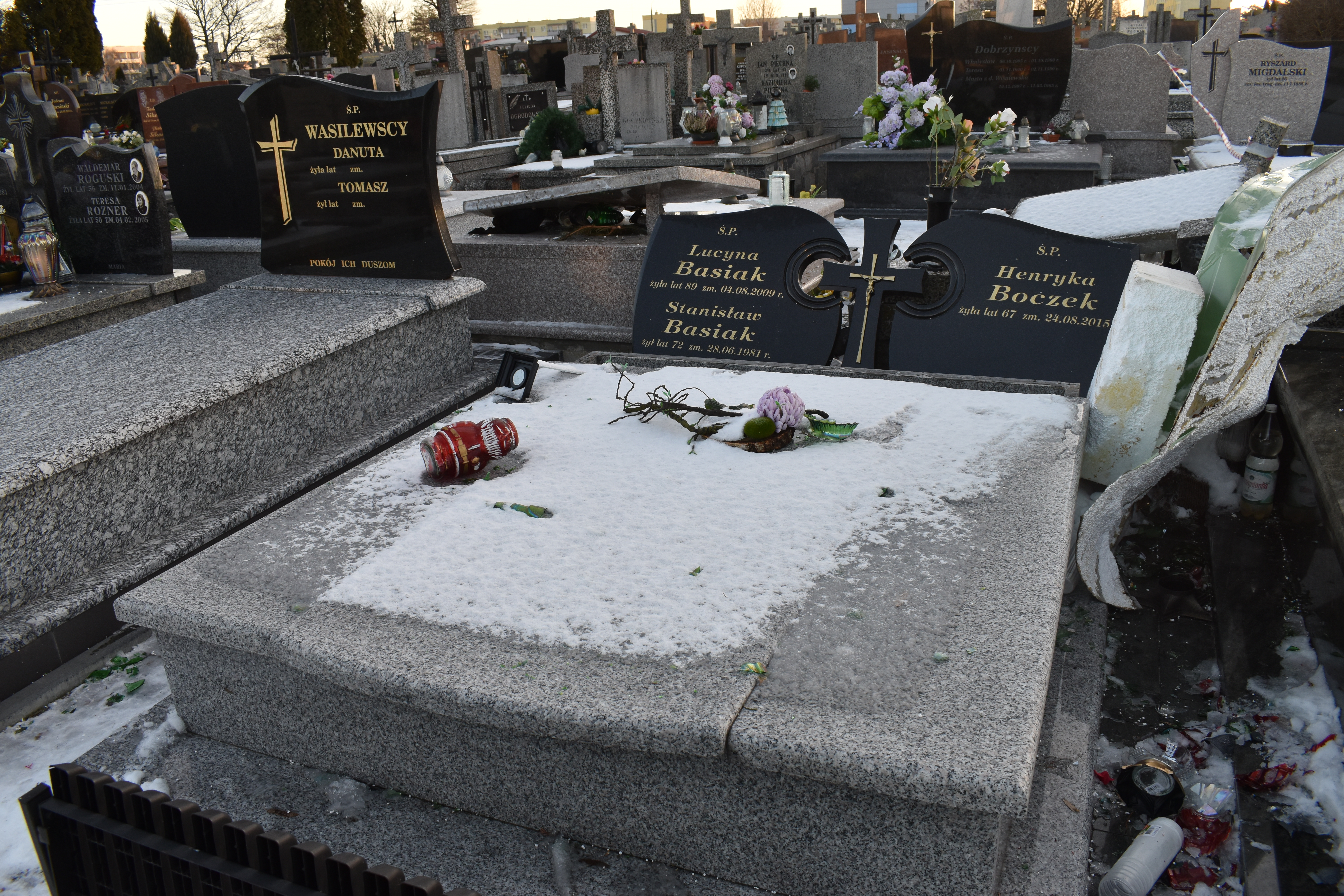 Cmentarz Trojanów dzień po nawałnicy