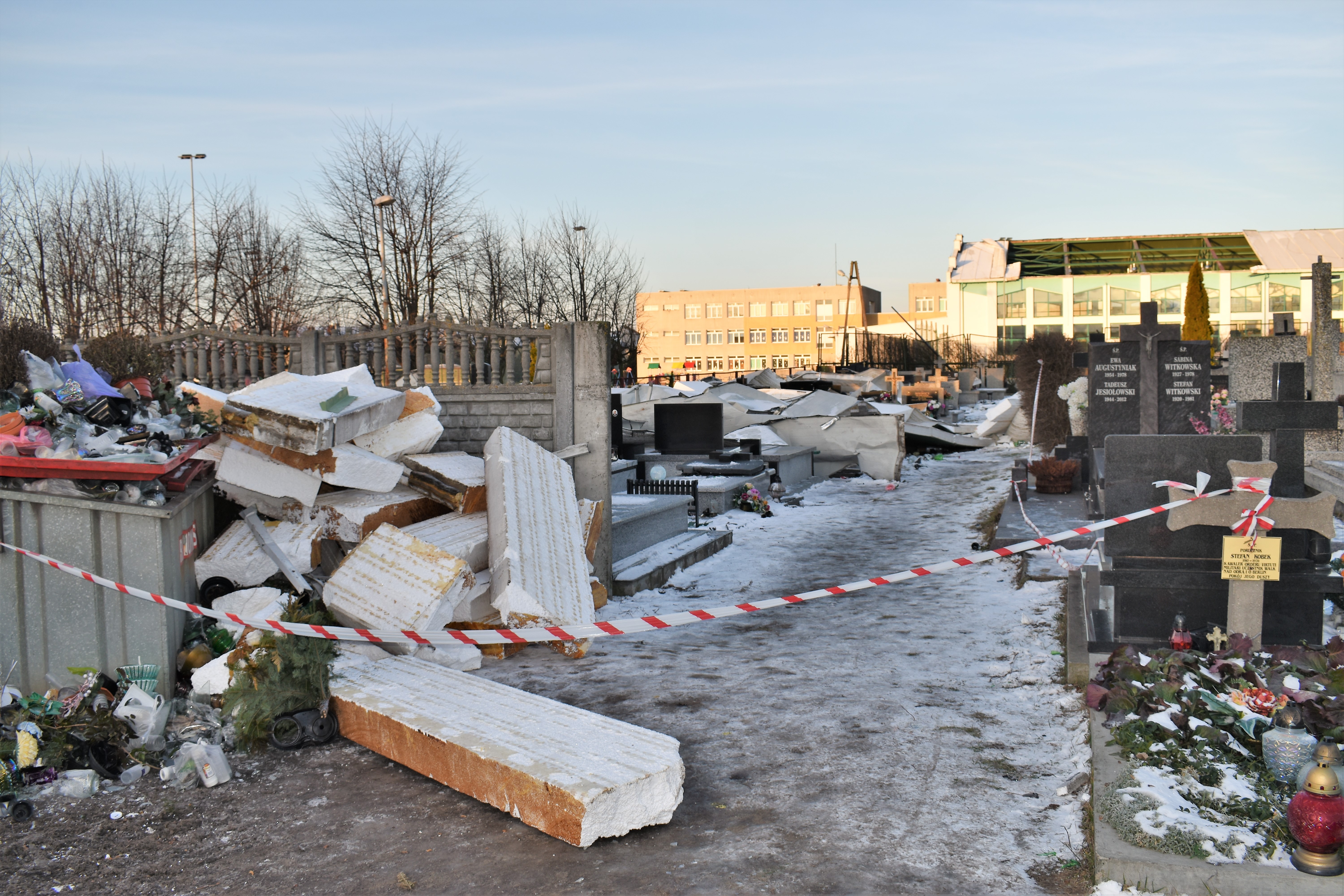 Cmentarz Trojanów dzień po nawałnicy