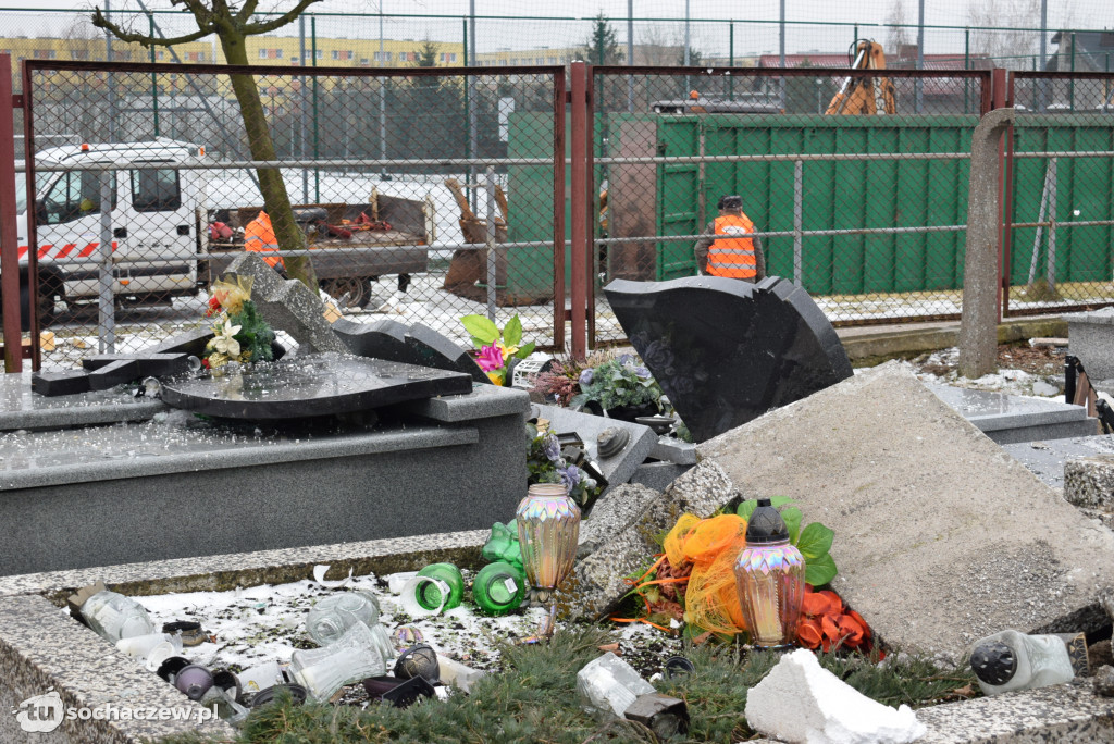 Cmentarz w Trojanowie: sprzątanie po wichurze