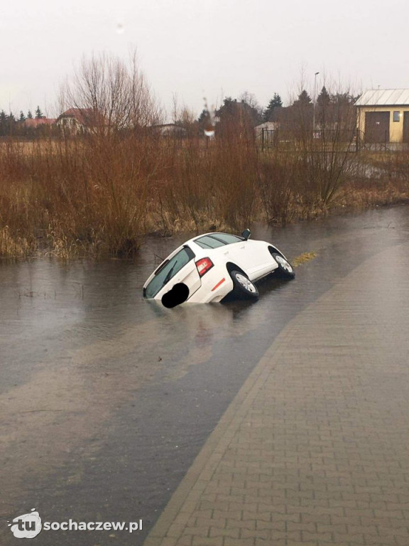 Witkowice auto w wodzie