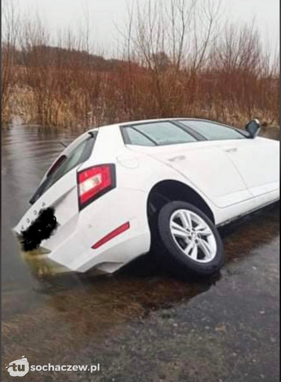 Witkowice auto w wodzie