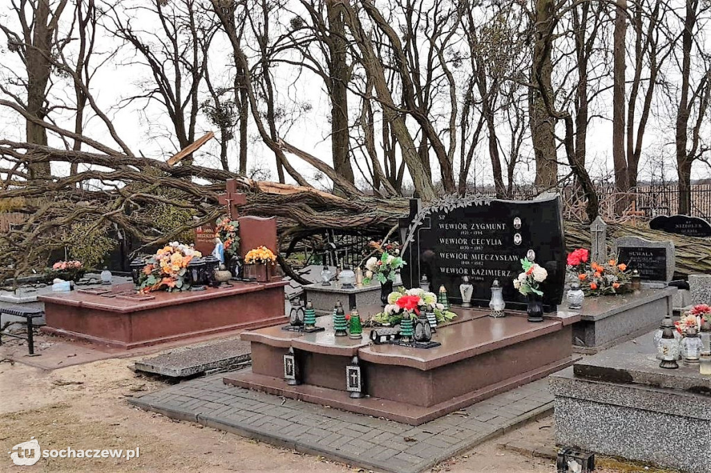 Wichura zniszczyła cmentarz w Pawłowicach