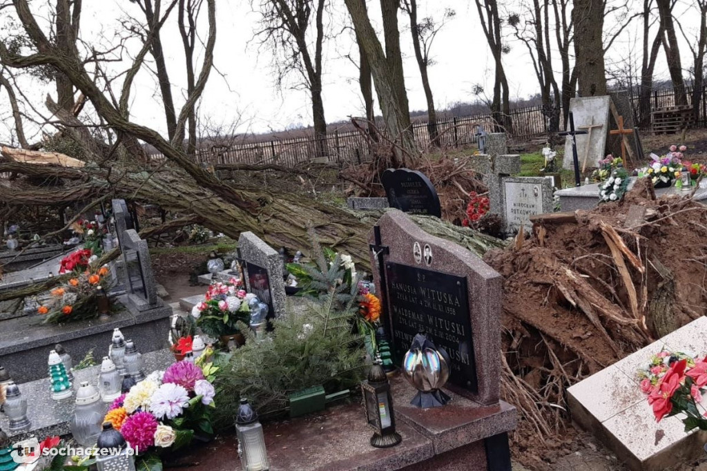 Wichura zniszczyła cmentarz w Pawłowicach