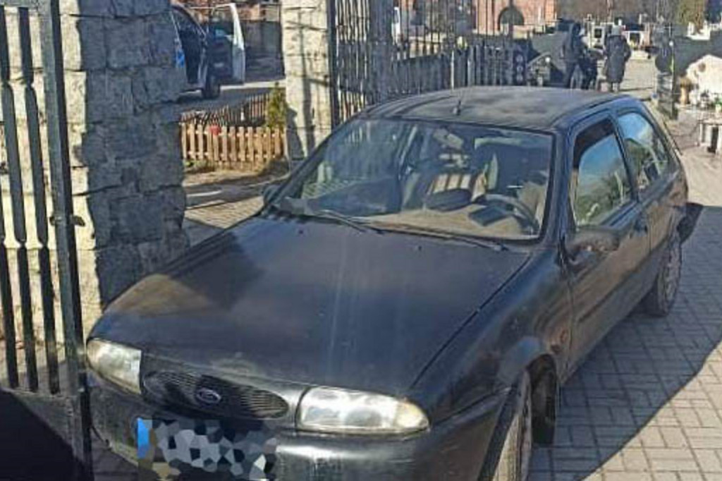 Wjechał na cmentarz w Płońsku