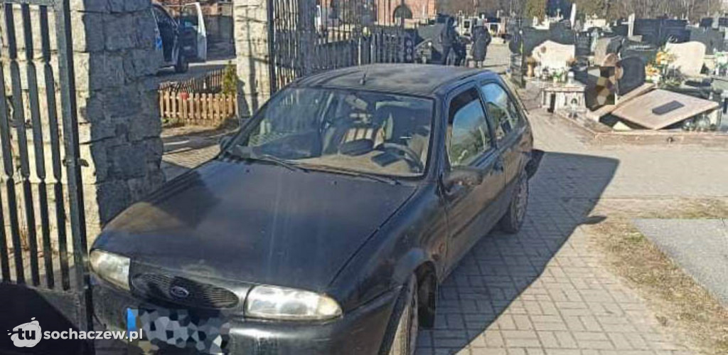 Wjechał na cmentarz w Płońsku