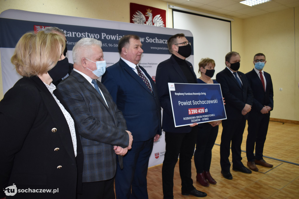 Przekazanie promes dla powiatu i miasta