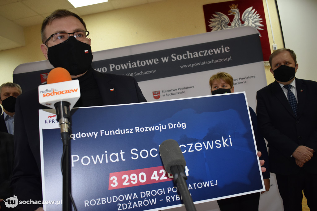 Przekazanie promes dla powiatu i miasta