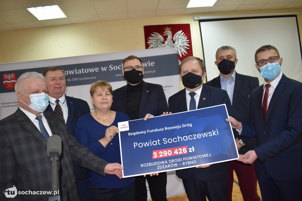 Przekazanie promes dla powiatu i miasta
