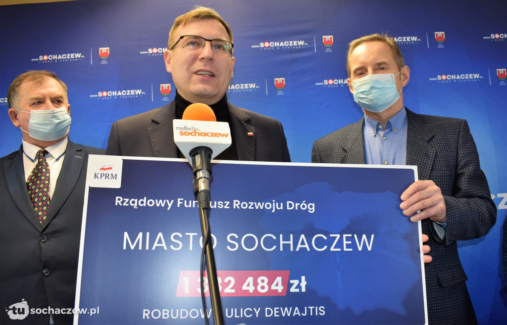 Przekazanie promes dla powiatu i miasta