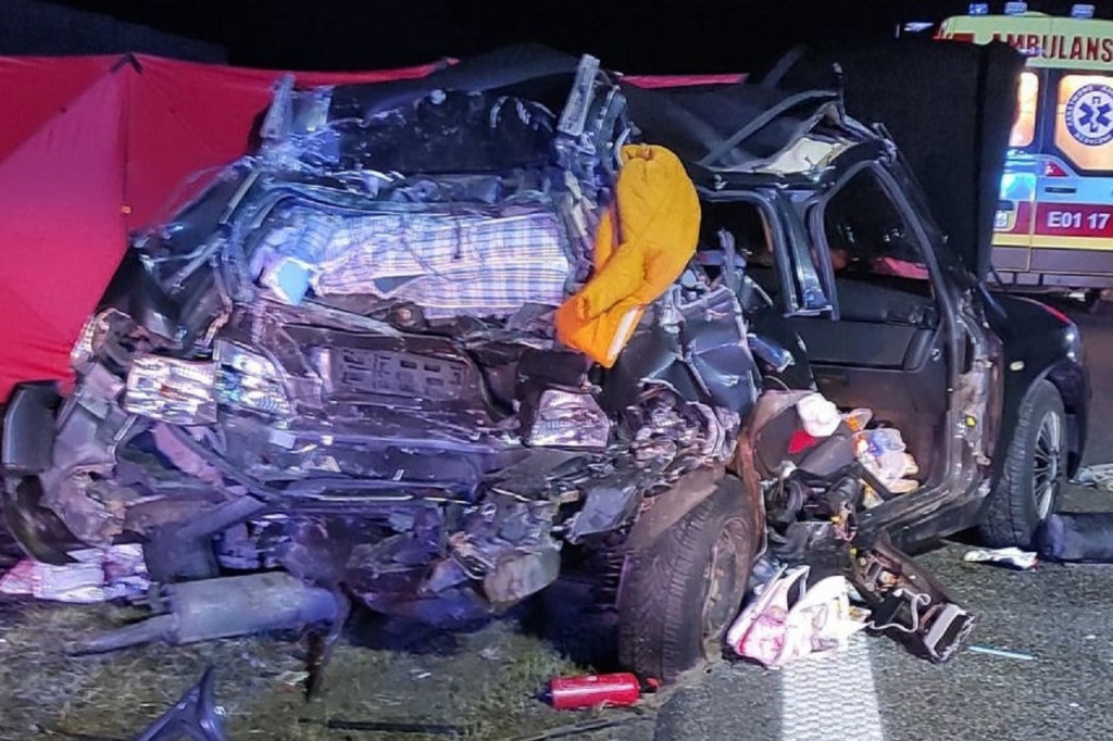 Tragedia pod Łowiczem: nie żyje kobieta i dwoje dzieci