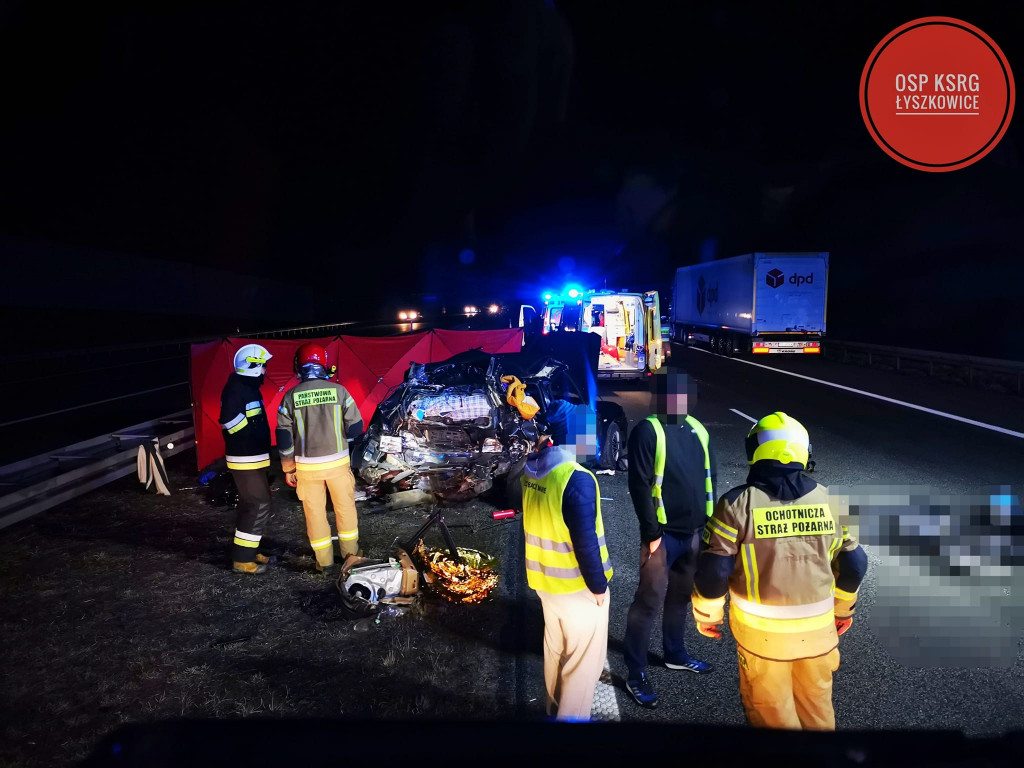 Tragedia pod Łowiczem: nie żyje kobieta i dwoje dzieci