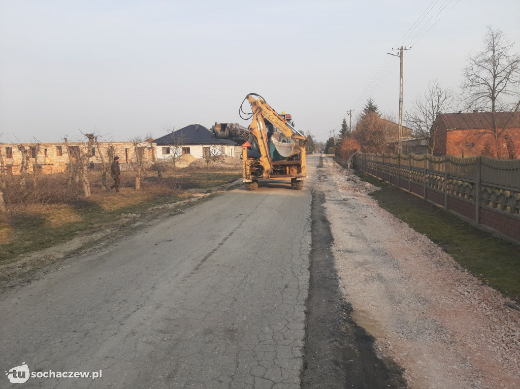 Droga Sarnów - Wężyki: praca wre