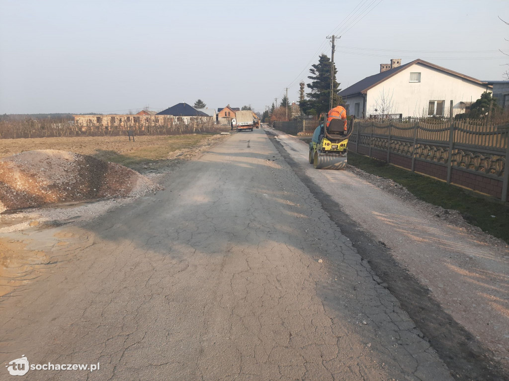 Droga Sarnów - Wężyki: praca wre