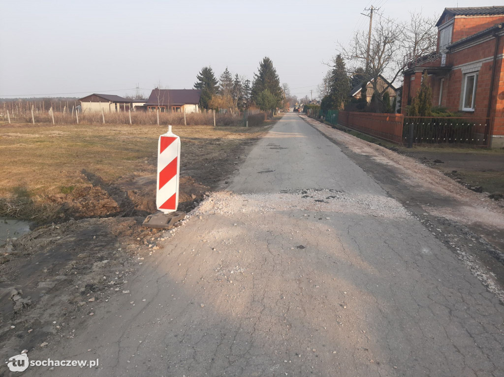 Droga Sarnów - Wężyki: praca wre