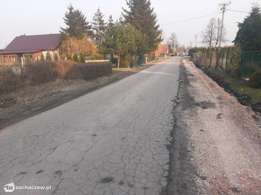 Droga Sarnów - Wężyki: praca wre