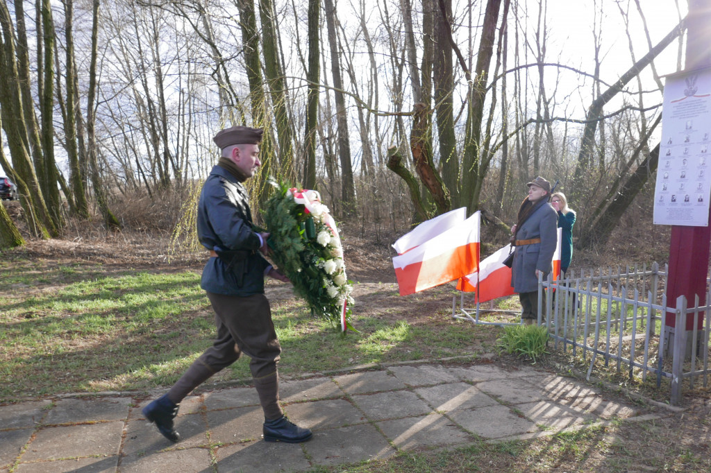 Uczcili poległych w Bronisławach