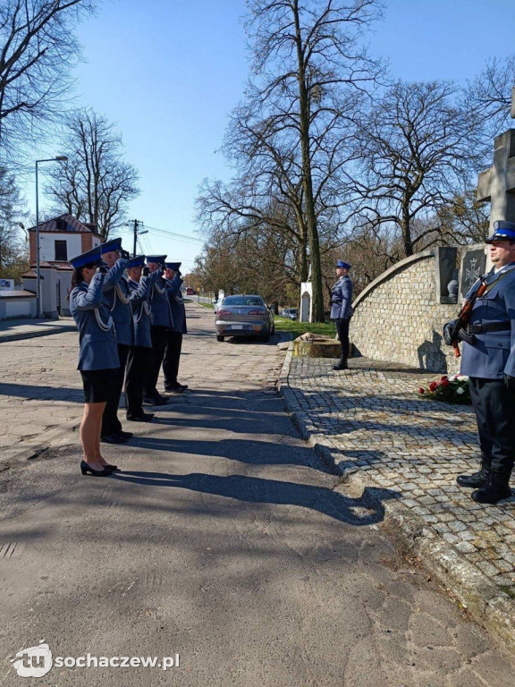 Uroczystości pod Pomnikiem Pamięci w Trojanowie