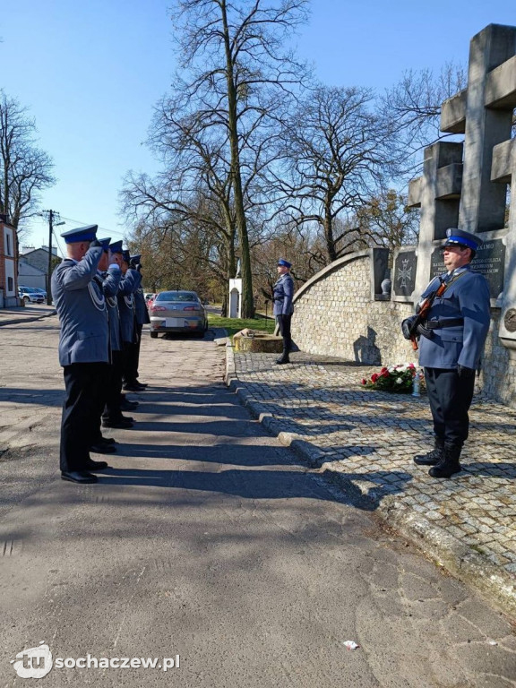 Uroczystości pod Pomnikiem Pamięci w Trojanowie