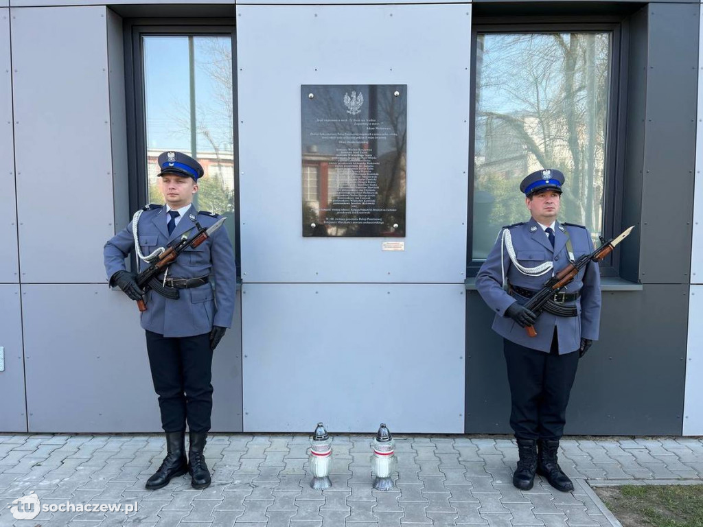 Uroczystości pod Pomnikiem Pamięci w Trojanowie