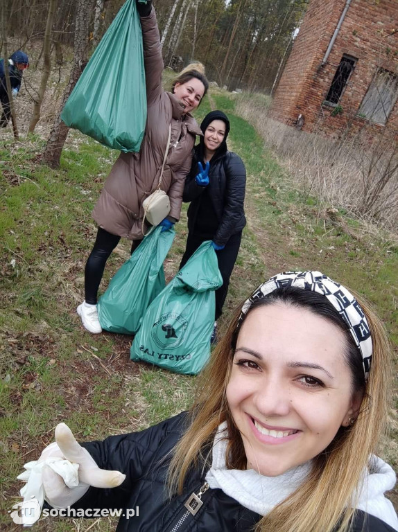 Sochaczew: uchodźcy sprzątają las
