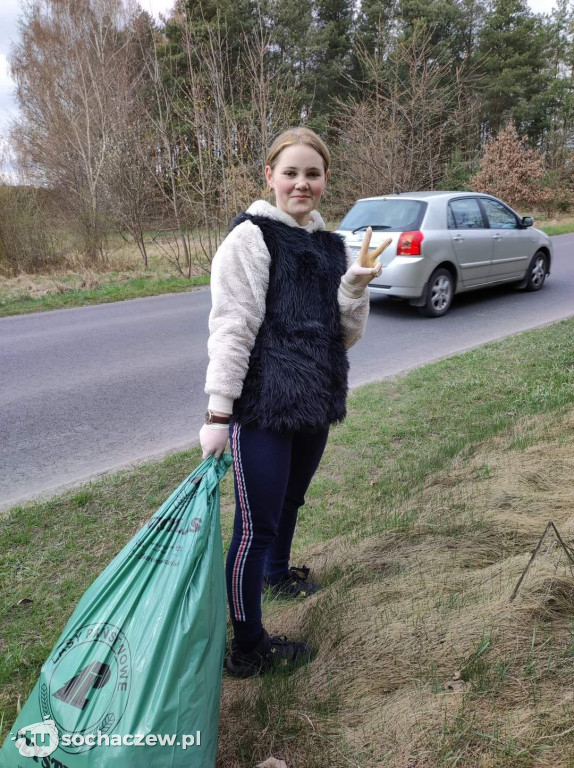 Sochaczew: uchodźcy sprzątają las
