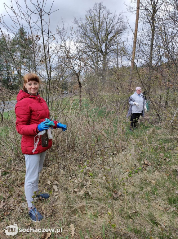Sochaczew: uchodźcy sprzątają las