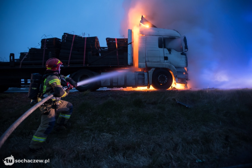 Pożar ciężarówki na obwodnicy Sochaczewa