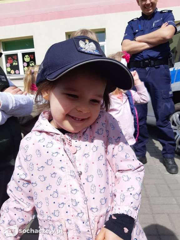 Dzielnicowi z Nowej Suchej z wizytą u przedszkolaków