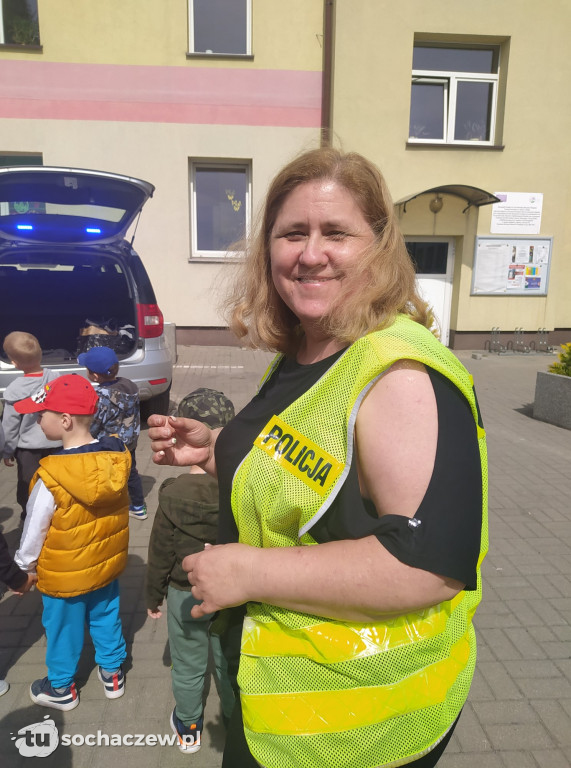 Dzielnicowi z Nowej Suchej z wizytą u przedszkolaków