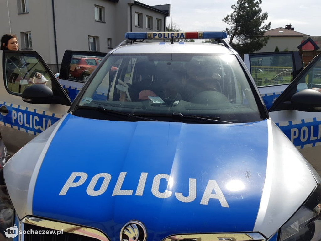 Dzielnicowi z Nowej Suchej z wizytą u przedszkolaków