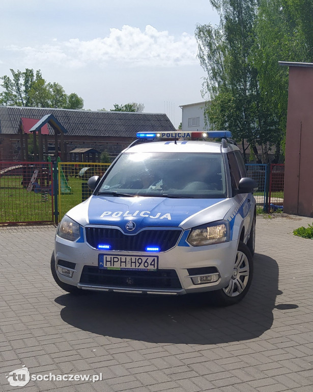 Dzielnicowi z Nowej Suchej z wizytą u przedszkolaków