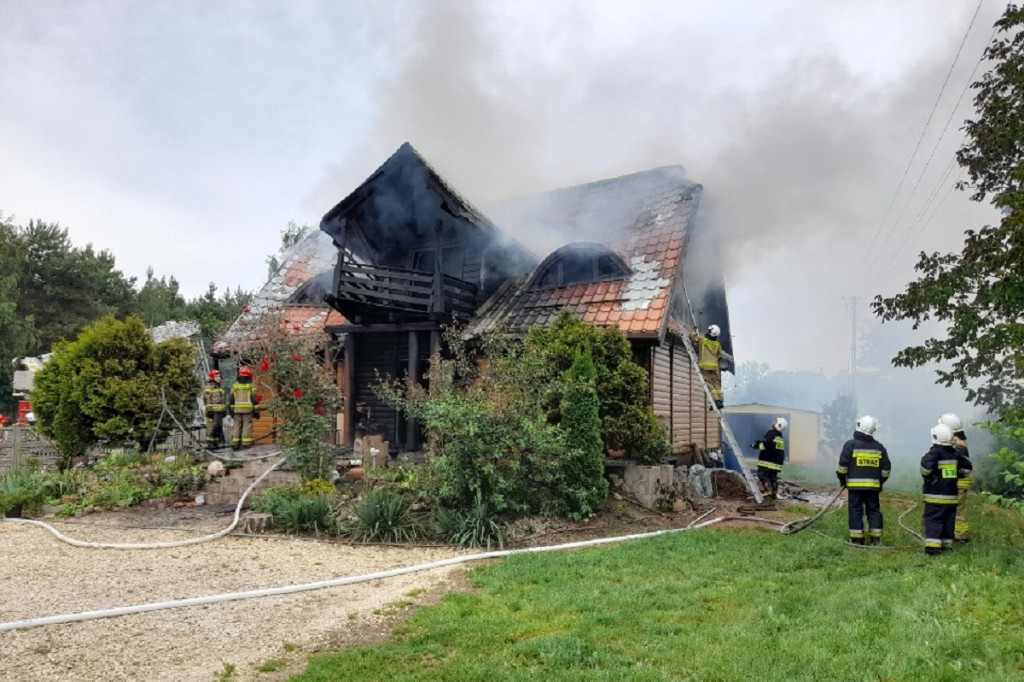 Pożar w Konarach, trwa akcja gaśnicza