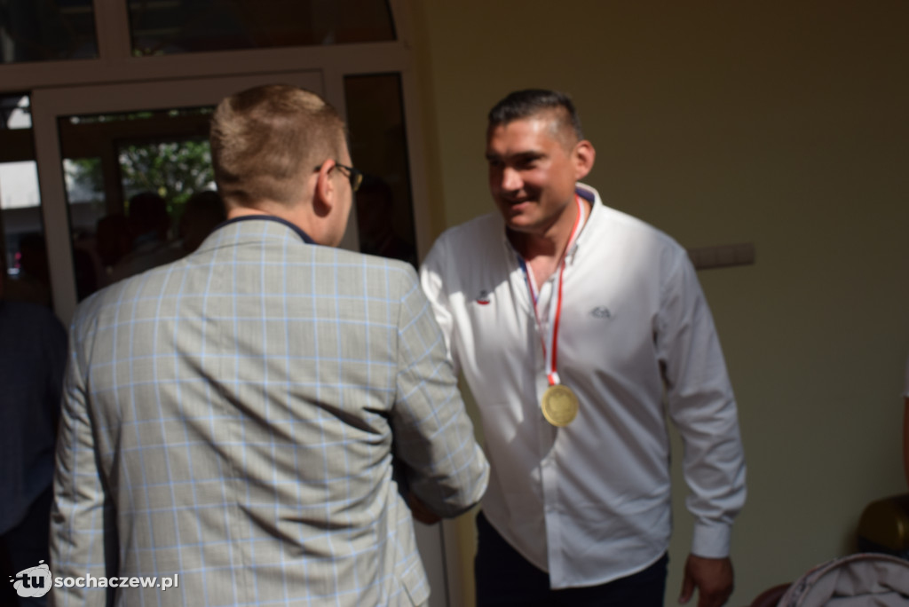 Złoci rugbiści w Kramnicach Miejskich. Spotkanie z władzami Sochaczewa i kibicami