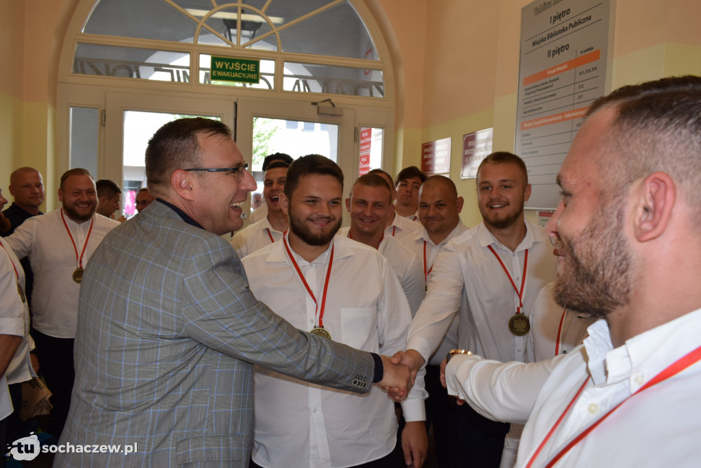 Złoci rugbiści w Kramnicach Miejskich. Spotkanie z władzami Sochaczewa i kibicami