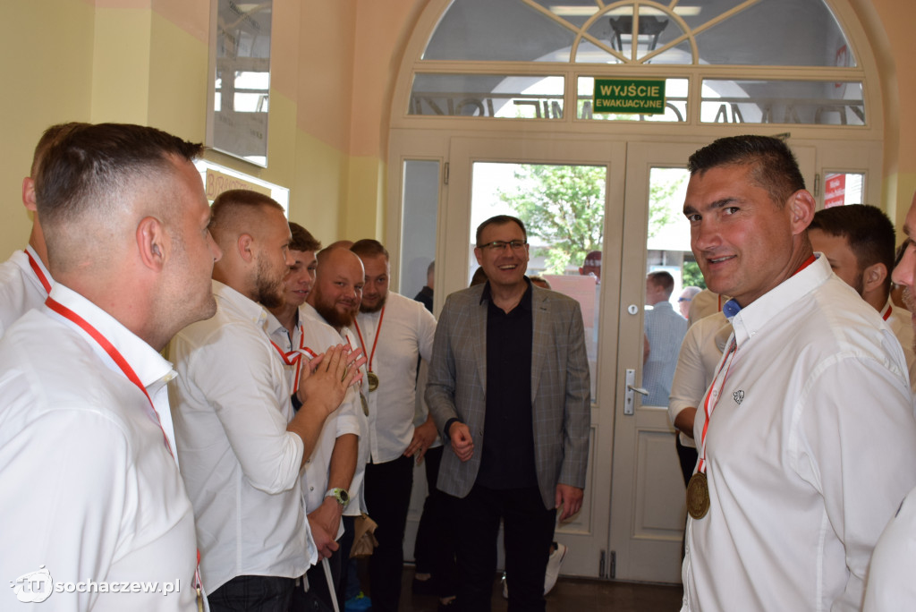 Złoci rugbiści w Kramnicach Miejskich. Spotkanie z władzami Sochaczewa i kibicami