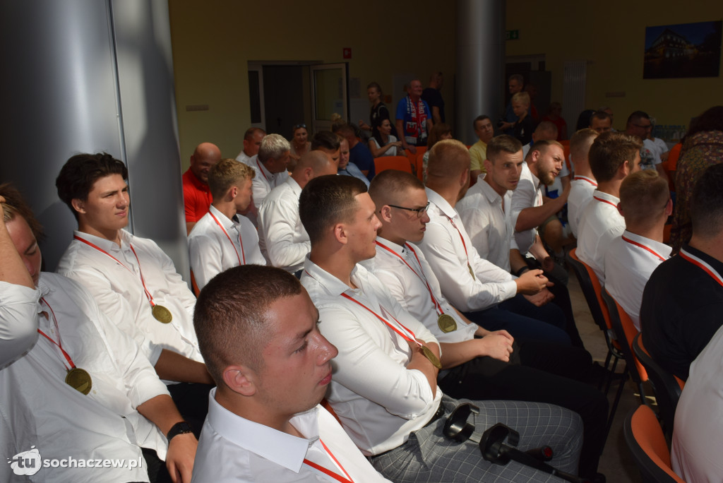 Złoci rugbiści w Kramnicach Miejskich. Spotkanie z władzami Sochaczewa i kibicami