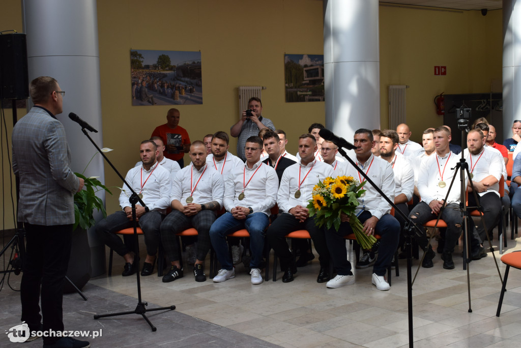 Złoci rugbiści w Kramnicach Miejskich. Spotkanie z władzami Sochaczewa i kibicami