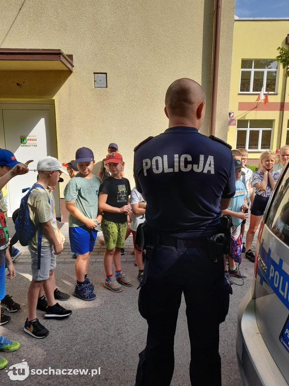 Półkolonie w Nowej Suchej, udane spotkanie z mundurowym