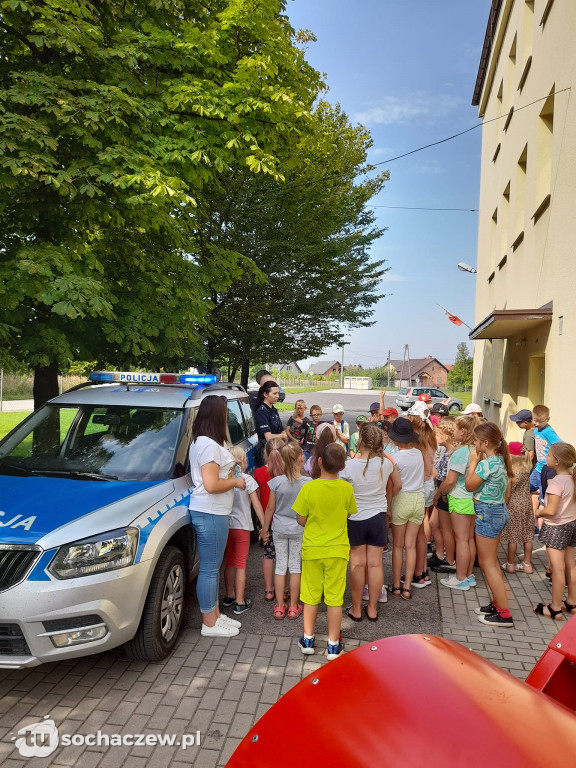 Półkolonie w Nowej Suchej, udane spotkanie z mundurowym