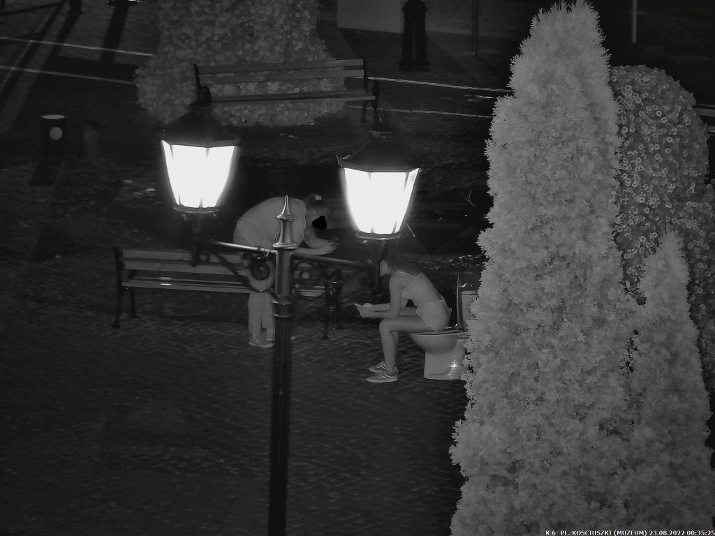 Tron na placu Kościuszki