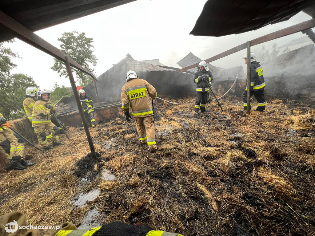 Pożar obory w Mokasie, zwierzęta uratowane