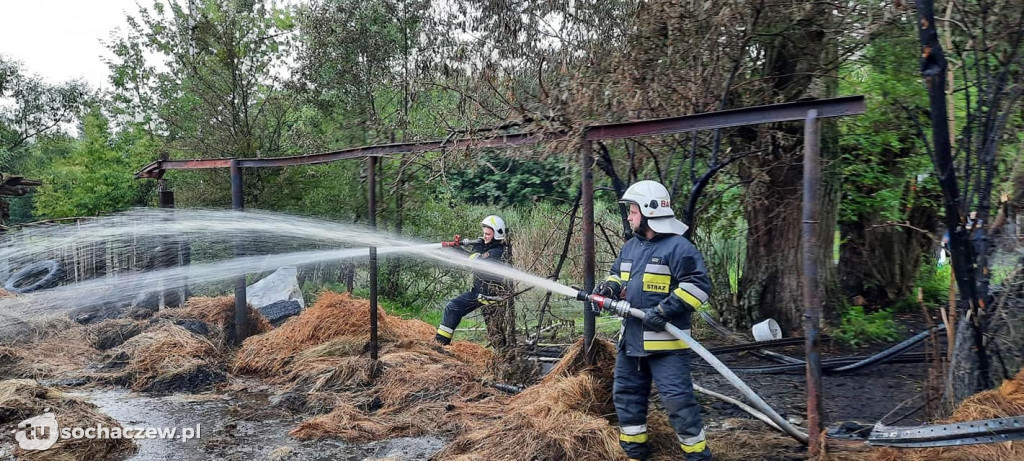 Pożar obory w Mokasie, zwierzęta uratowane