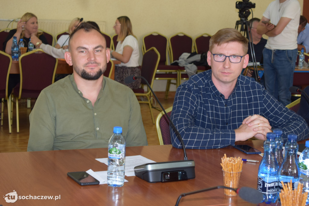 Pałac w Giżycach między dwoma punktami widzenia